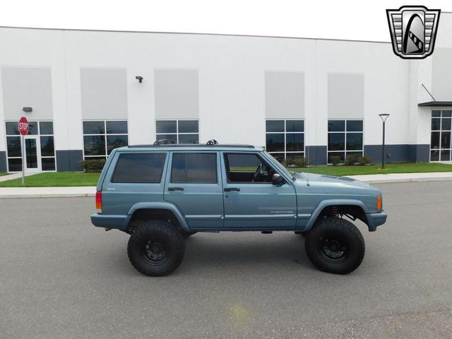 Photo of 1998 Gunmetal Blue Jeep Cherokee