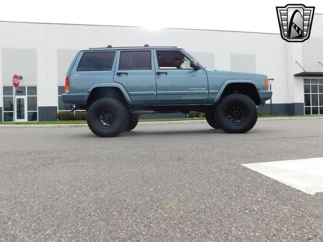 Photo of 1998 Gunmetal Blue Jeep Cherokee