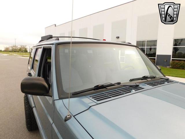 Photo of 1998 Gunmetal Blue Jeep Cherokee