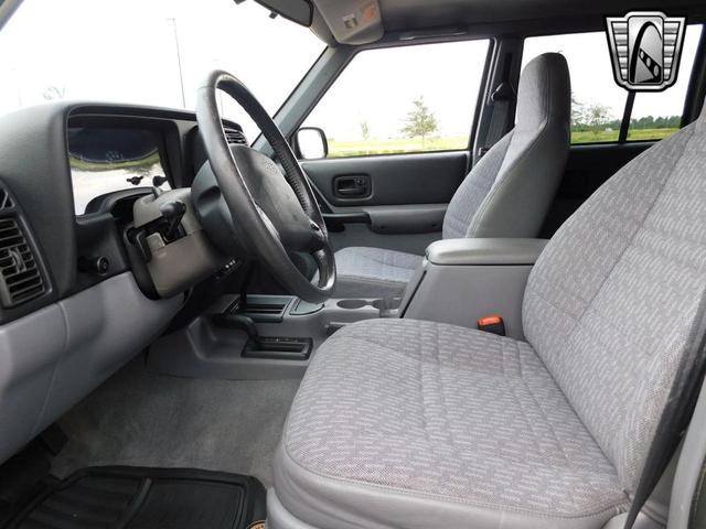 Photo of 1998 Gunmetal Blue Jeep Cherokee