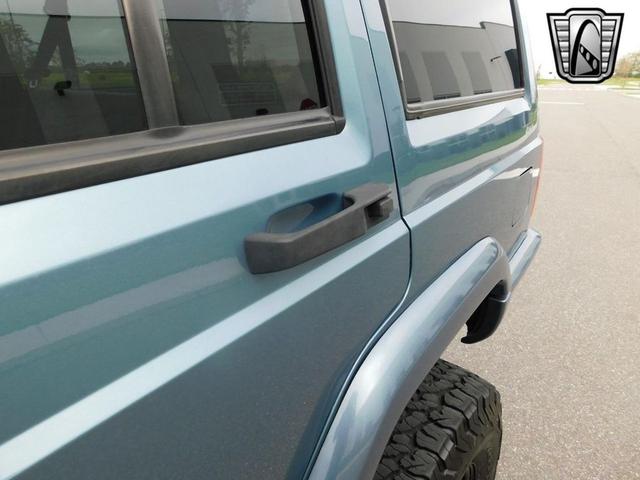 Photo of 1998 Gunmetal Blue Jeep Cherokee