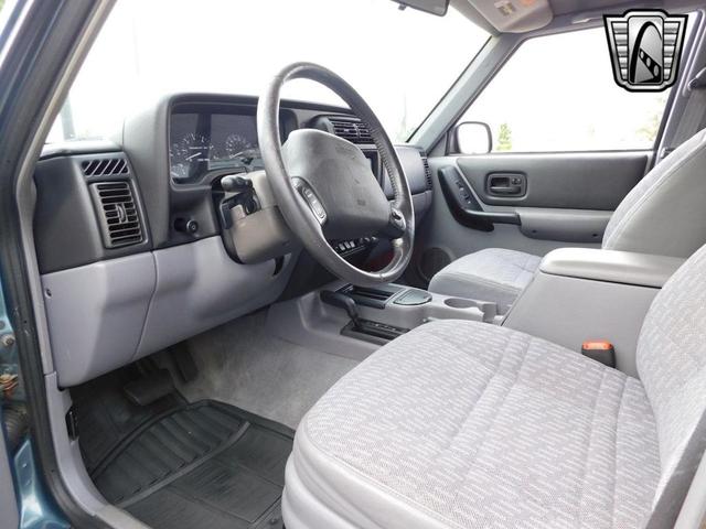 Photo of 1998 Gunmetal Blue Jeep Cherokee