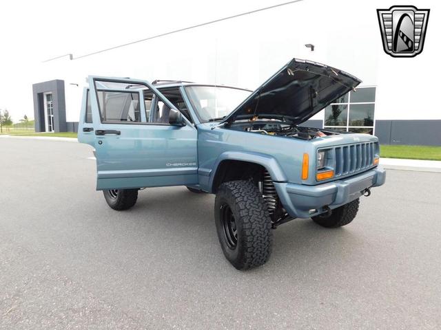 Photo of 1998 Gunmetal Blue Jeep Cherokee