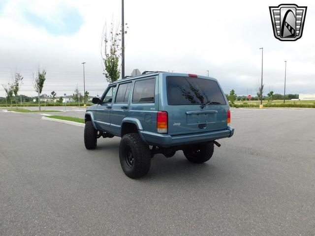 Photo of 1998 Gunmetal Blue Jeep Cherokee