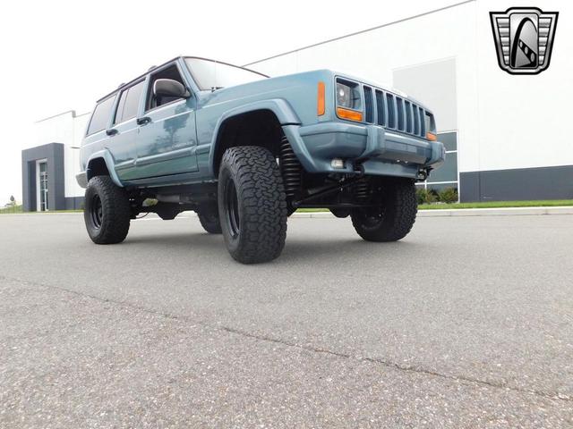 Photo of 1998 Gunmetal Blue Jeep Cherokee