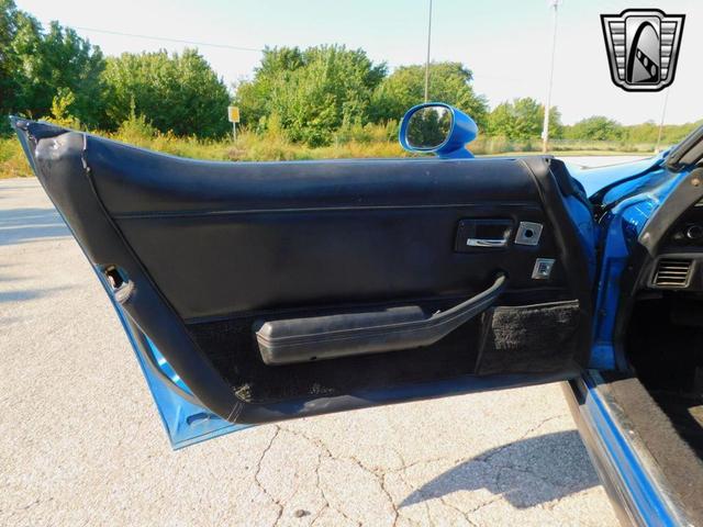 Photo of 1982 Blue Chevrolet Corvette