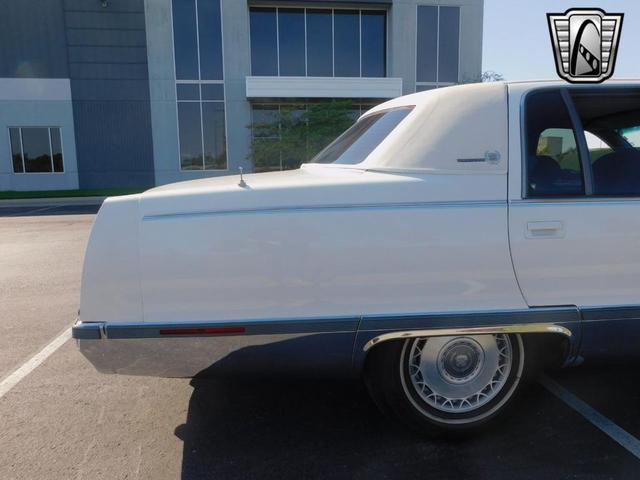 Photo of 1995 White Cadillac Fleetwood