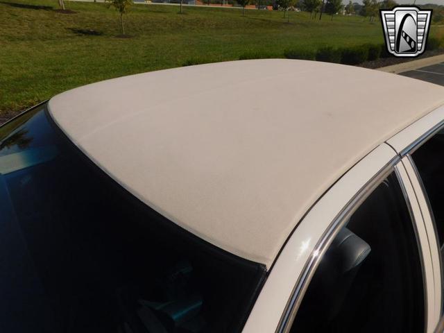 Photo of 1995 White Cadillac Fleetwood