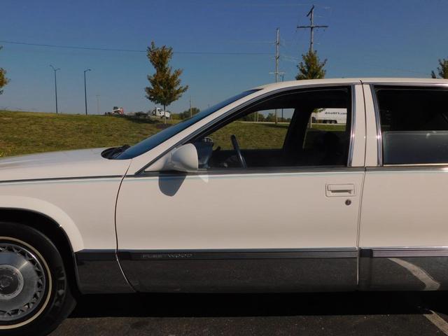 Photo of 1995 White Cadillac Fleetwood