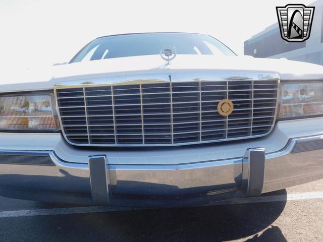Photo of 1995 White Cadillac Fleetwood