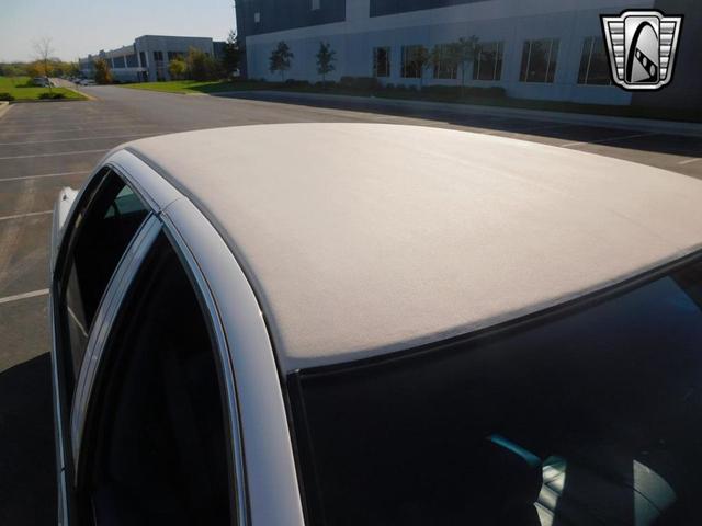 Photo of 1995 White Cadillac Fleetwood
