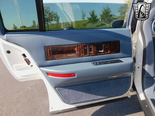 Photo of 1995 White Cadillac Fleetwood