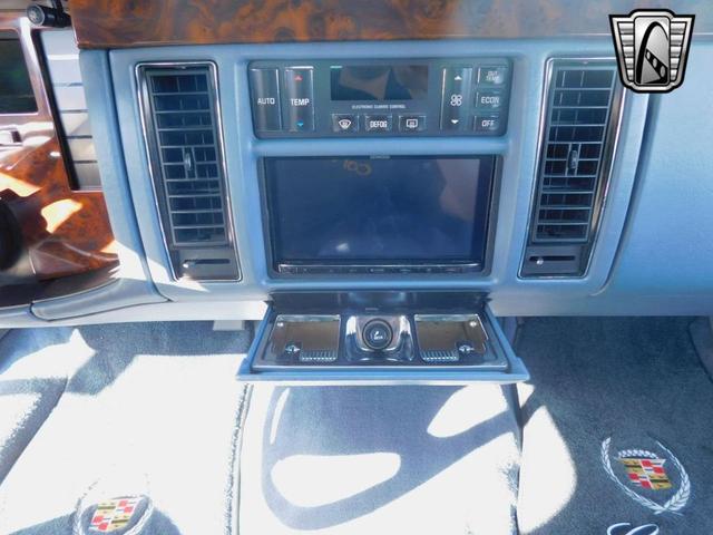 Photo of 1995 White Cadillac Fleetwood