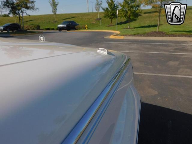 Photo of 1995 White Cadillac Fleetwood