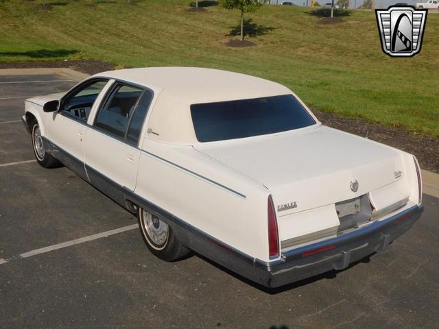 Photo of 1995 White Cadillac Fleetwood