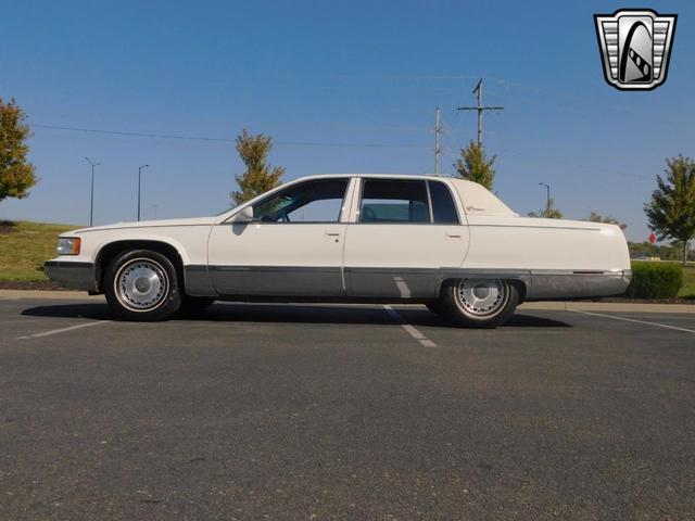 Photo of 1995 White Cadillac Fleetwood