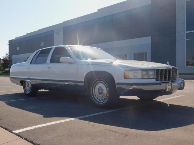Photo of 1995 White Cadillac Fleetwood