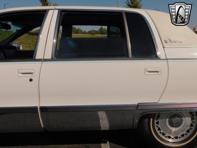 Photo of 1995 White Cadillac Fleetwood