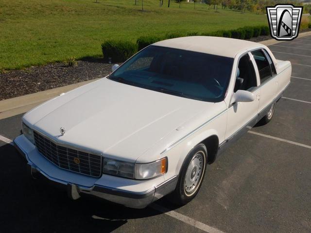 Photo of 1995 White Cadillac Fleetwood