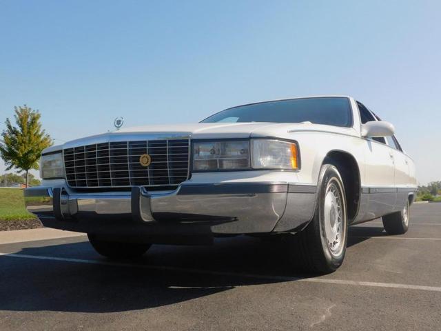 Photo of 1995 White Cadillac Fleetwood