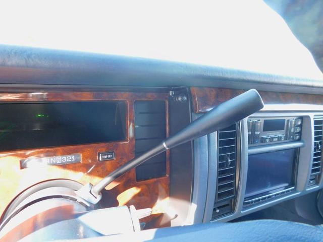Photo of 1995 White Cadillac Fleetwood