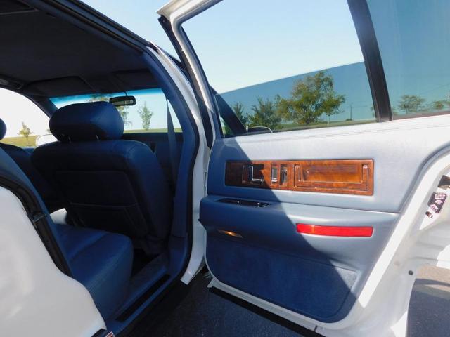 Photo of 1995 White Cadillac Fleetwood