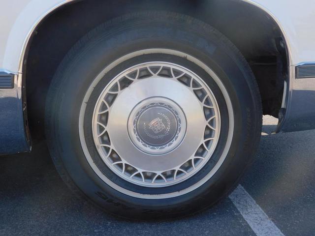 Photo of 1995 White Cadillac Fleetwood