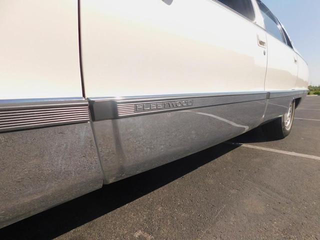 Photo of 1995 White Cadillac Fleetwood