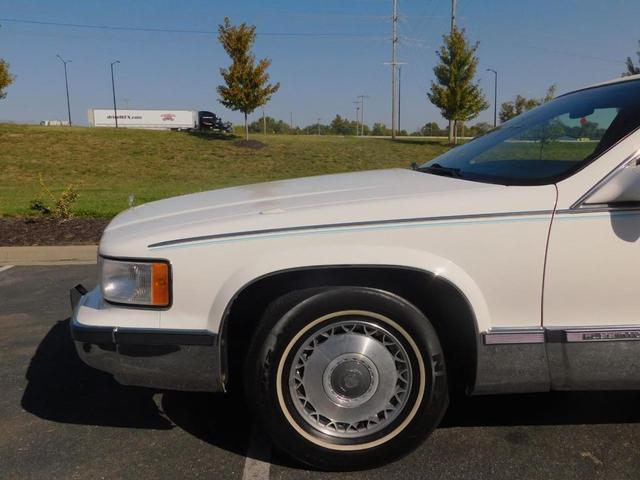 Photo of 1995 White Cadillac Fleetwood