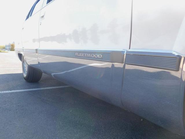 Photo of 1995 White Cadillac Fleetwood