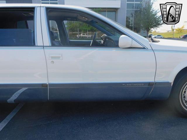 Photo of 1995 White Cadillac Fleetwood