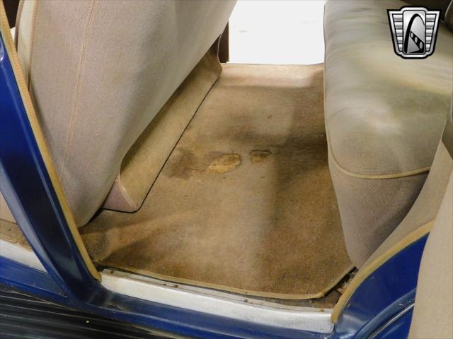 Photo of 1938 Blue Packard 1600