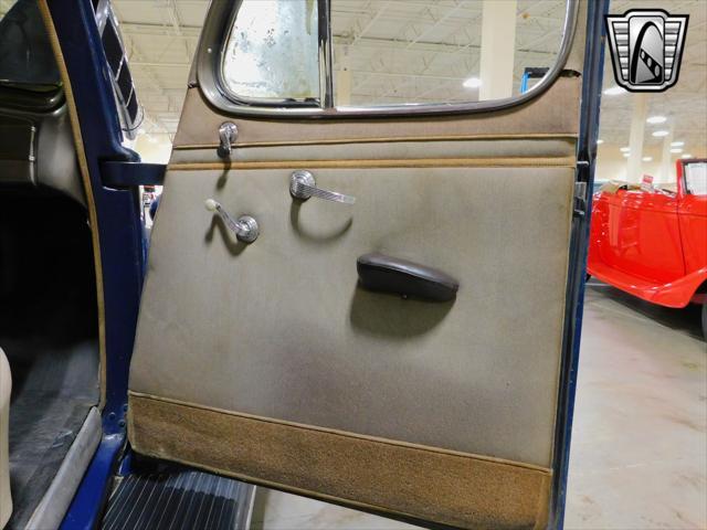 Photo of 1938 Blue Packard 1600