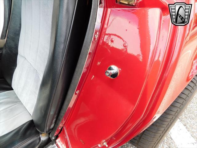 Photo of 1971 Med. Garnet Metallic Chevrolet Corvette