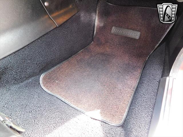 Photo of 1971 Med. Garnet Metallic Chevrolet Corvette