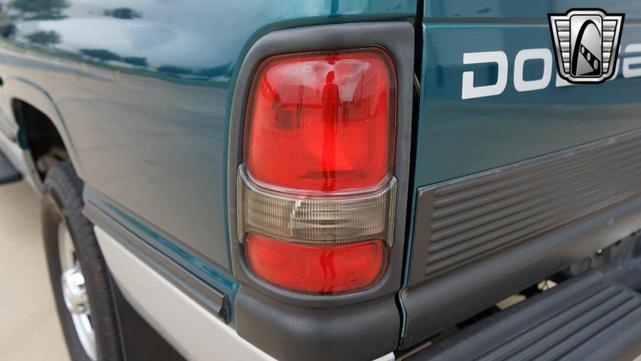 Photo of 1998 Emerald Green Pearl Coat Dodge Ram 2500