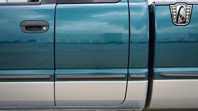 Photo of 1998 Emerald Green Pearl Coat Dodge Ram 2500