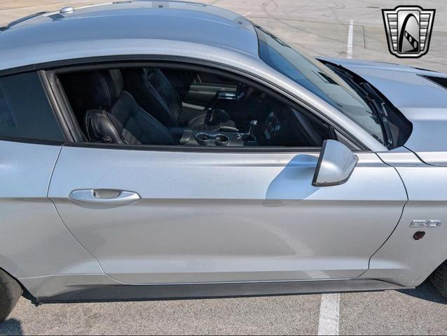 Photo of 2015 Gray Ford Mustang