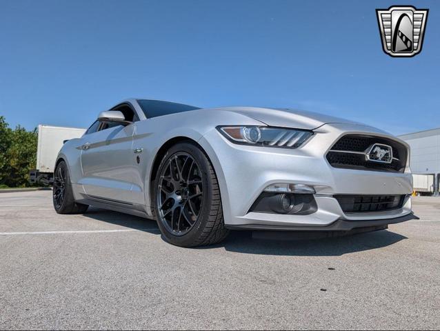 Photo of 2015 Gray Ford Mustang