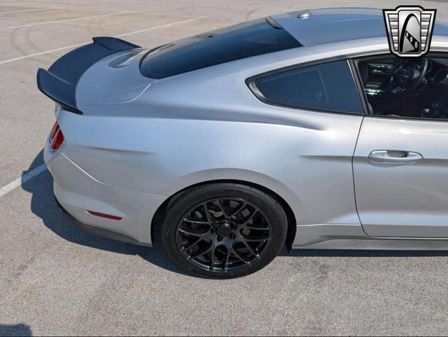 Photo of 2015 Gray Ford Mustang