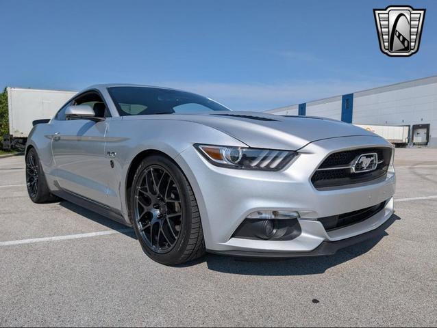 Photo of 2015 Gray Ford Mustang