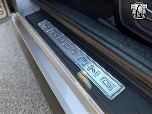 Photo of 2015 Gray Ford Mustang