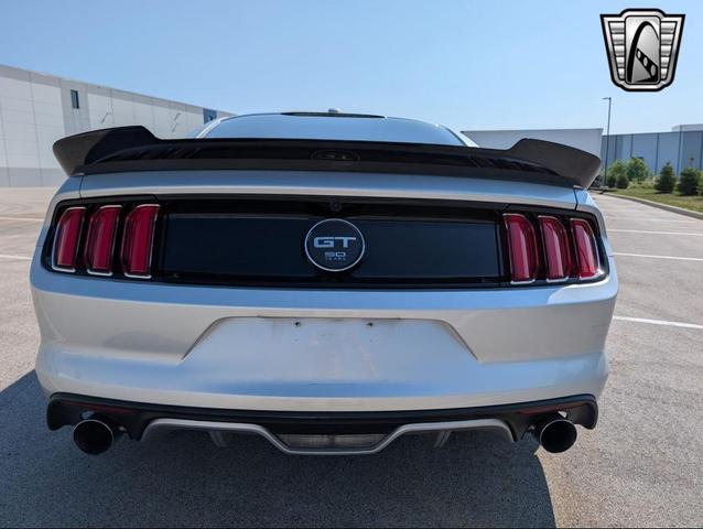 Photo of 2015 Gray Ford Mustang