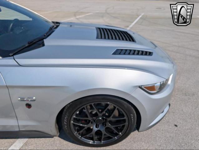 Photo of 2015 Gray Ford Mustang