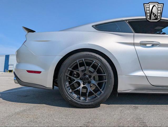Photo of 2015 Gray Ford Mustang
