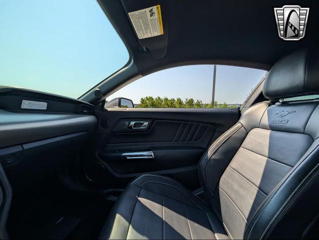 Photo of 2015 Gray Ford Mustang