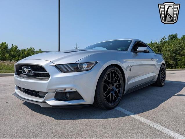 Photo of 2015 Gray Ford Mustang