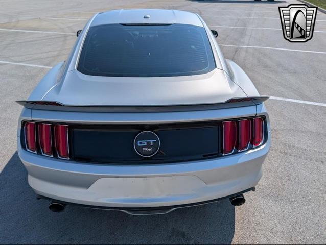 Photo of 2015 Gray Ford Mustang
