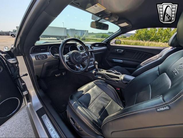 Photo of 2015 Gray Ford Mustang