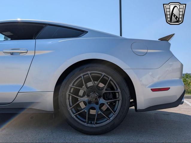 Photo of 2015 Gray Ford Mustang